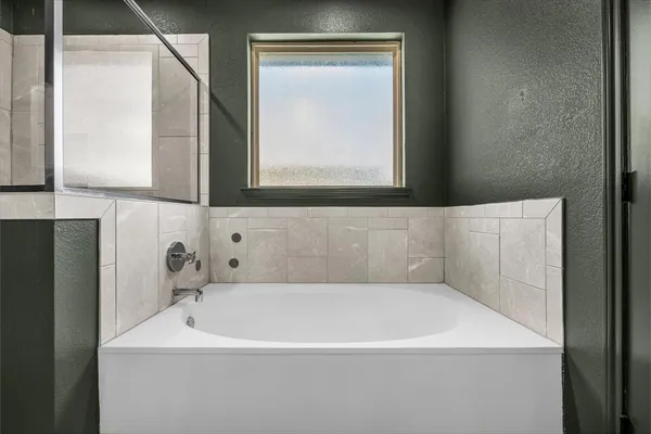 $385,000 | 10405 Aquilla Trail, Waco, TX 76708