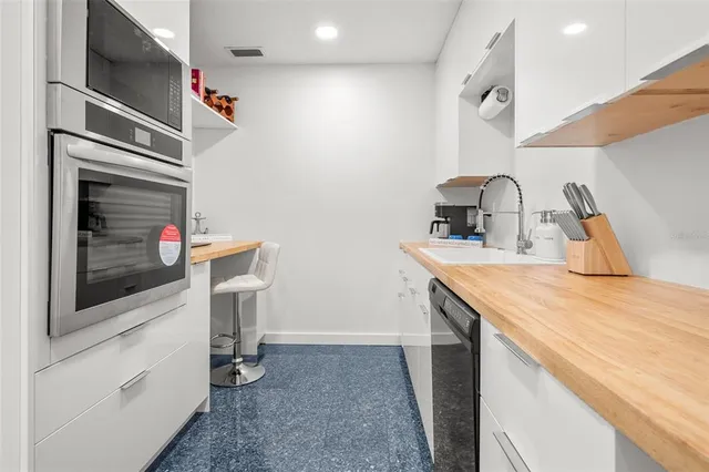 $18,000 | 988 Boulevard Of The Arts, Unit 109, Sarasota, FL 34236