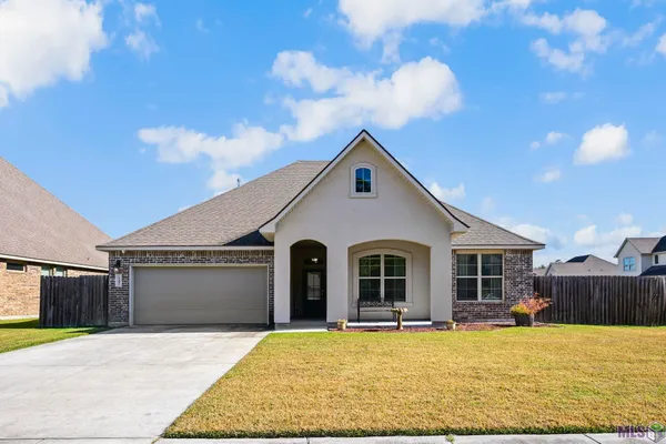 $360,000 | 17482 Soaring Flight Drive, Prairieville, LA 70769