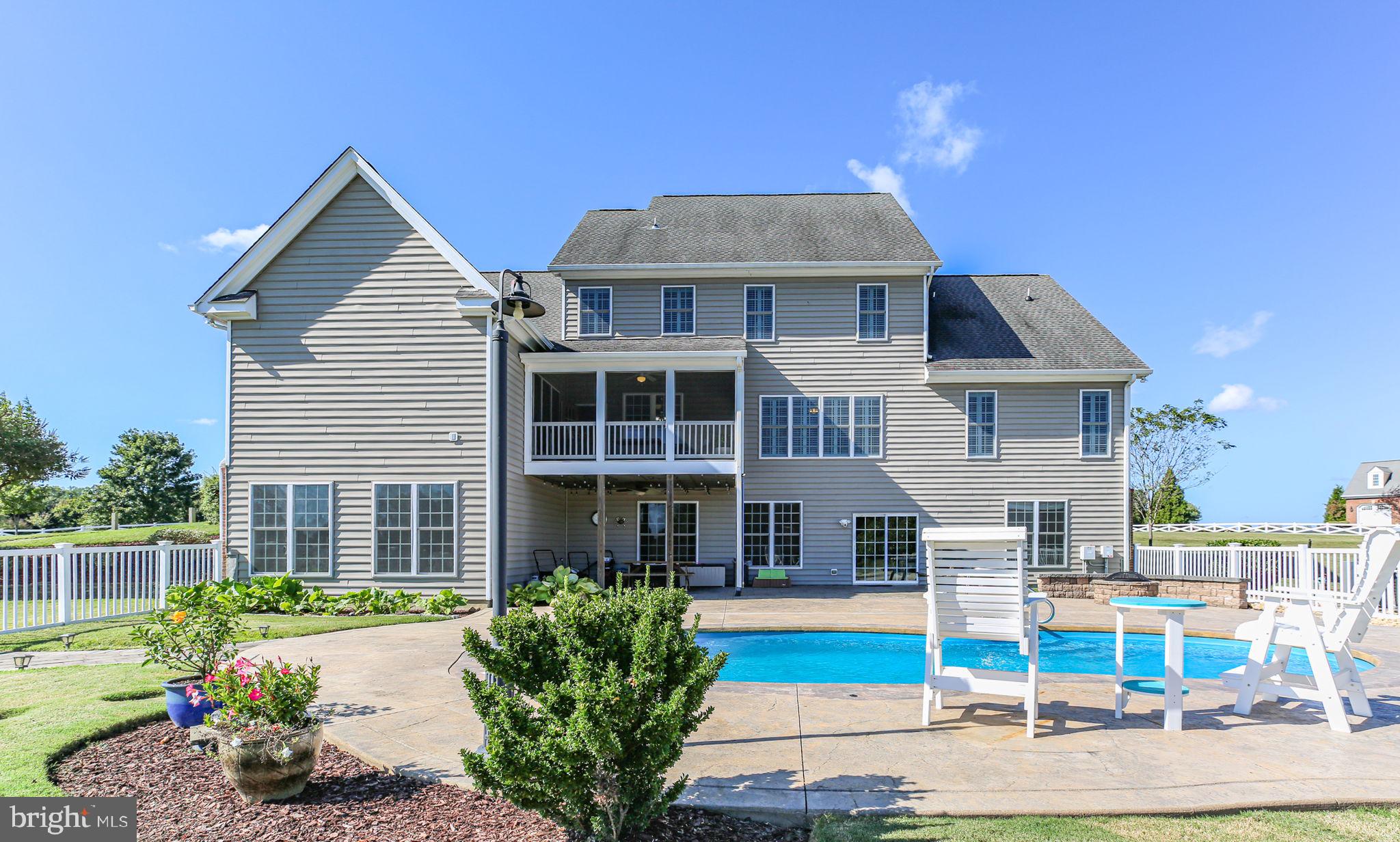 9910 Agnes Lane Spotsylvania, VA 22553 - Photo 104 of 106 a front view of a house with garden