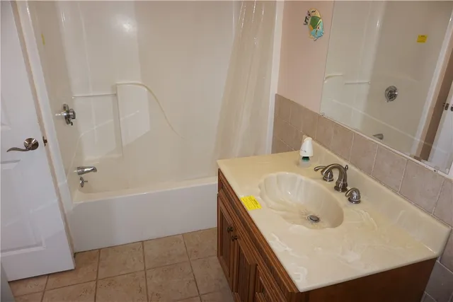 $700,000 | 16 Louise Ann Drive, Smithfield, RI 02917