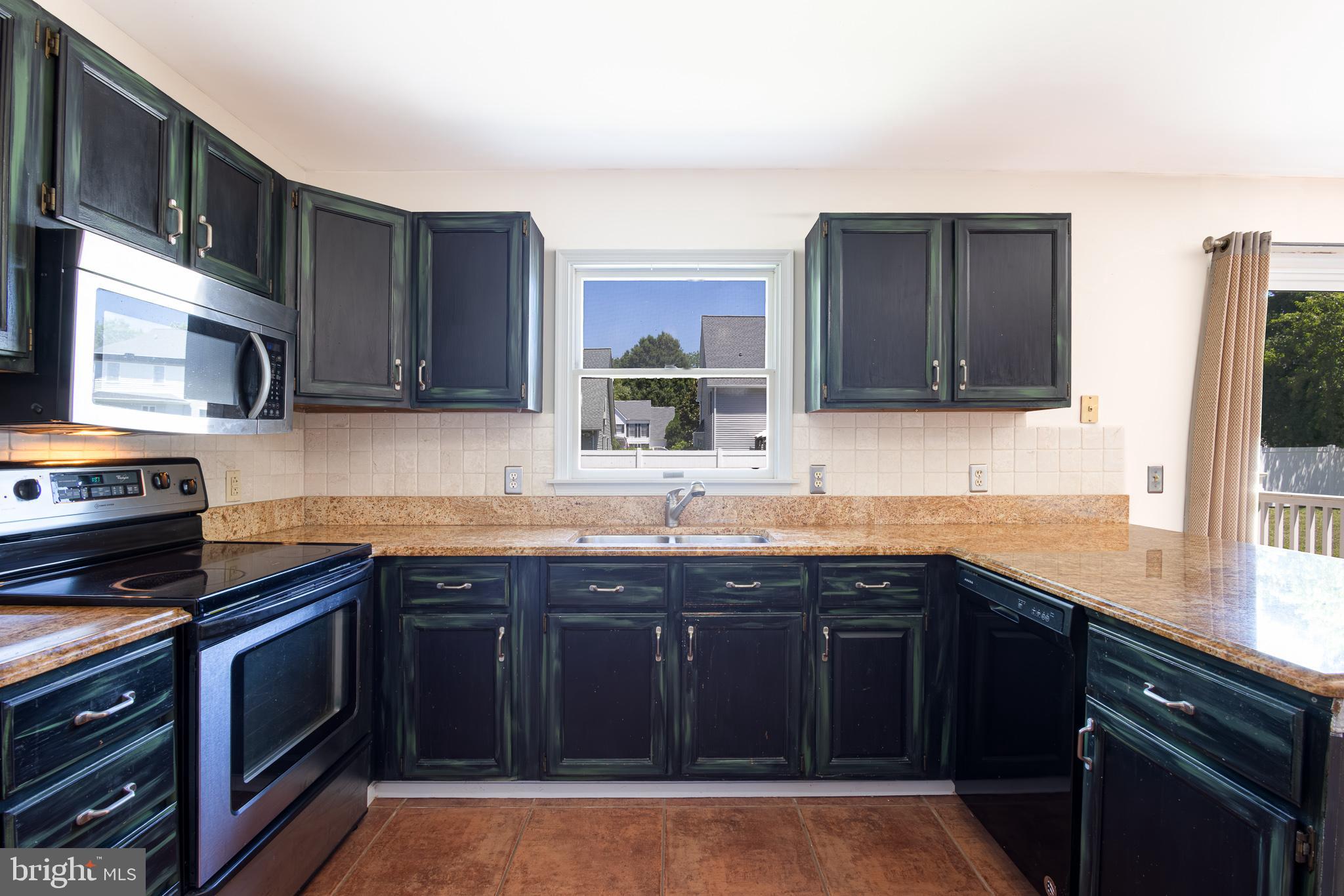 312 Spring Drive Easton, MD 21601 - Photo 14 of 32 Gorgeous kitchen with granite countertops