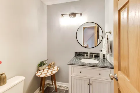 $749,900 | 845 Saugatuck Trail, Vernon Hills, IL 60061
