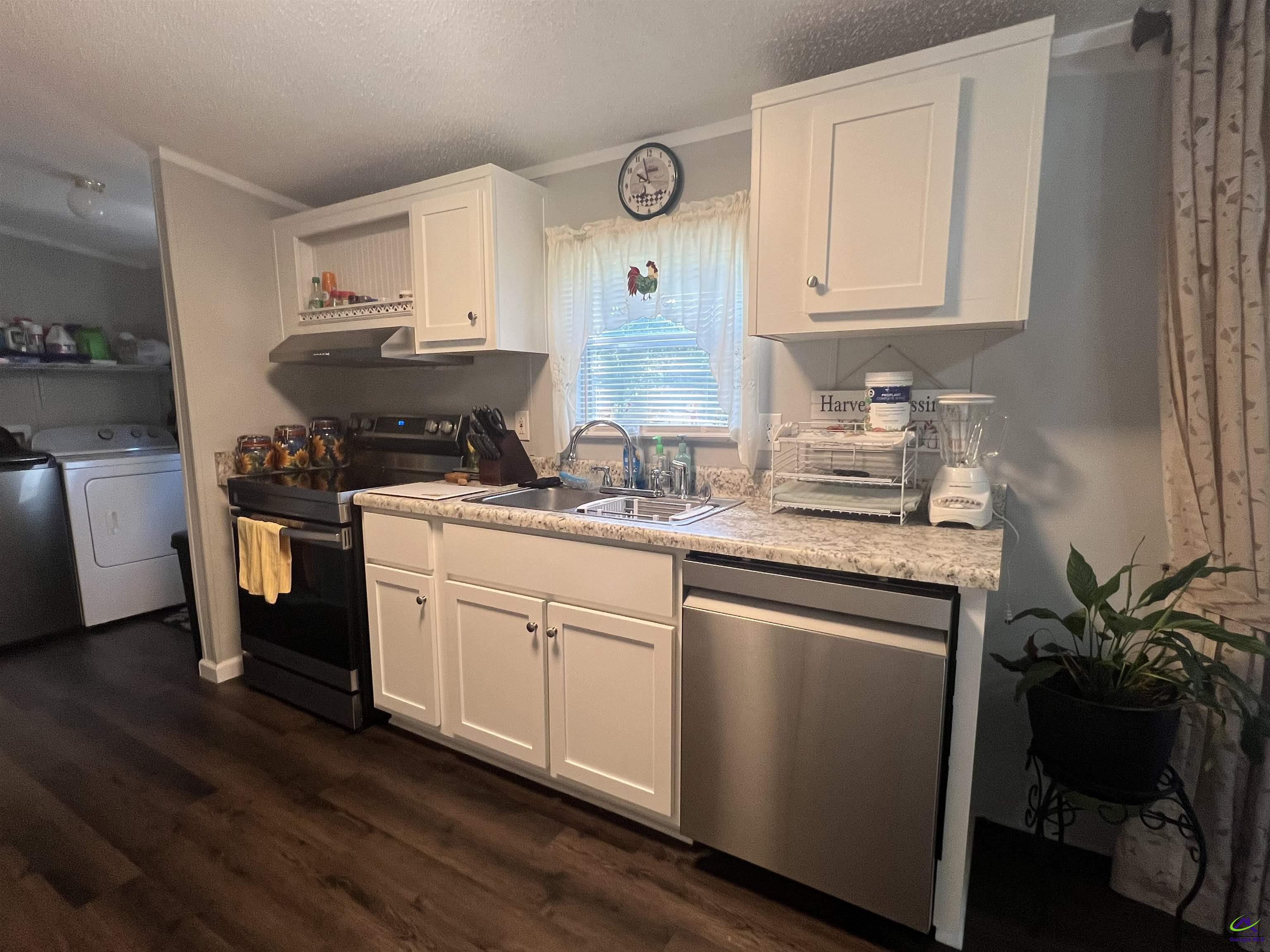 166 Pebble Hills Road Cochran, GA 31014 - Photo 10 of 27 a kitchen with stainless steel appliances granite countertop a sink a stove and cabinets