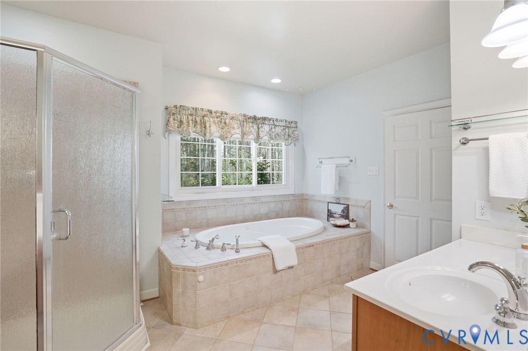 14430 Overlook Ridge Lane Beaverdam, VA 23015 - Photo 33 of 71 a bathroom with a tub sink and mirror