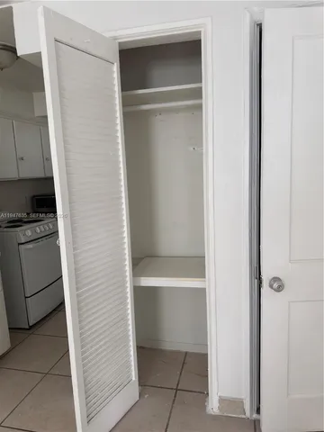 $1,300 | 921 North 17th Court, Unit 925, Hollywood, FL 33020