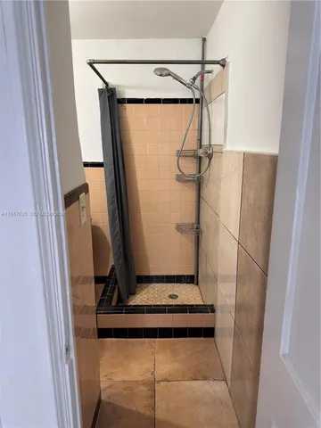 $1,300 | 921 North 17th Court, Unit 925, Hollywood, FL 33020