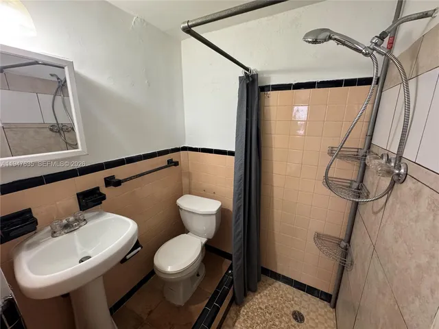 $1,300 | 921 North 17th Court, Unit 925, Hollywood, FL 33020