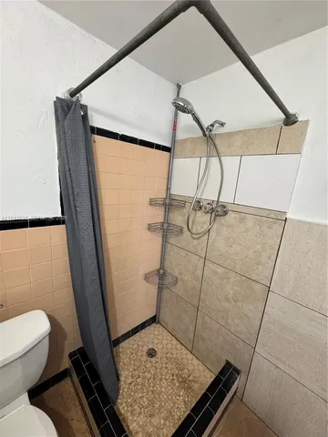 $1,300 | 921 North 17th Court, Unit 925, Hollywood, FL 33020