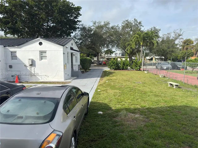 $1,300 | 921 North 17th Court, Unit 925, Hollywood, FL 33020