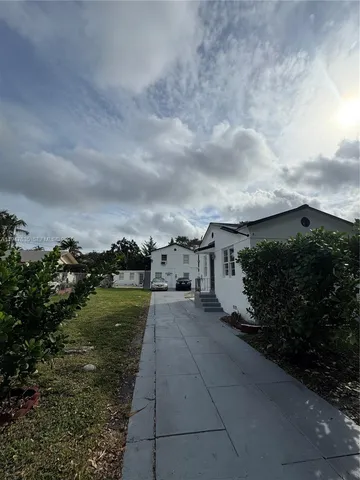 $1,300 | 921 North 17th Court, Unit 925, Hollywood, FL 33020