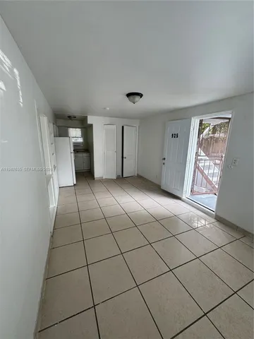 $1,300 | 921 North 17th Court, Unit 925, Hollywood, FL 33020