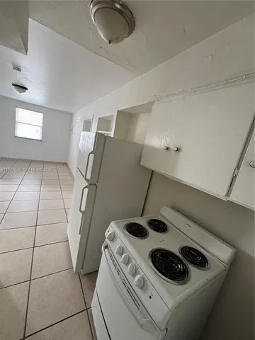 $1,300 | 921 North 17th Court, Unit 925, Hollywood, FL 33020