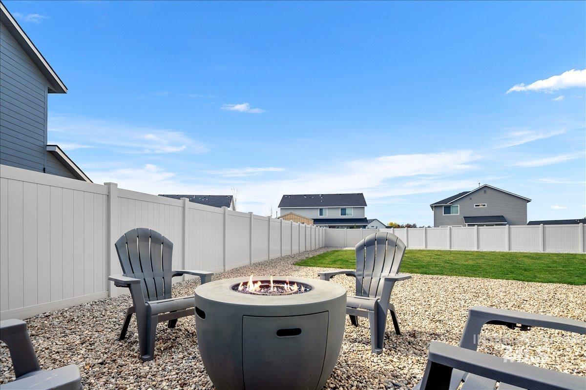 4215 North Pindus Avenue Meridian, ID 83646 - Photo 39 of 46 Fenced backyard featuring large area with river rock gravel