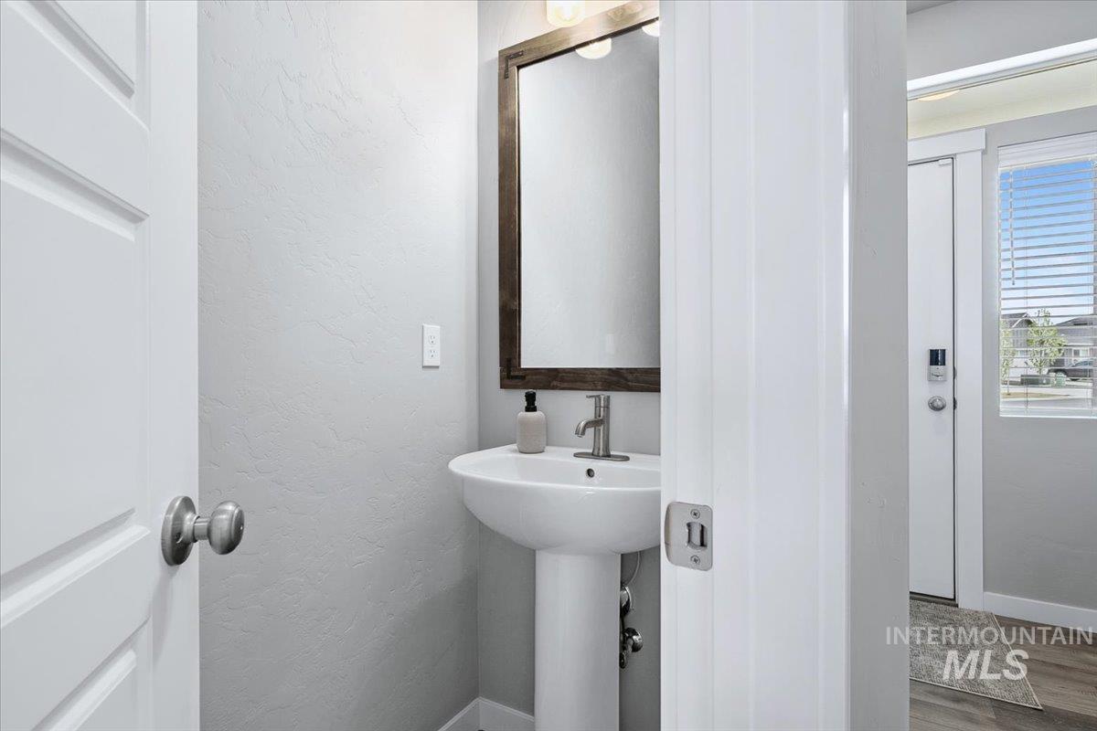 4215 North Pindus Avenue Meridian, ID 83646 - Photo 6 of 46 Powder room near front entry