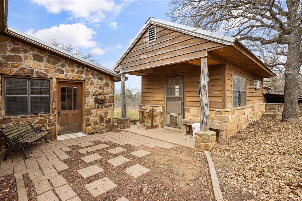 1601 Stafford Road Weatherford, TX 76088 - Photo 38 of 40 Kids playhouse, home office, bonus space