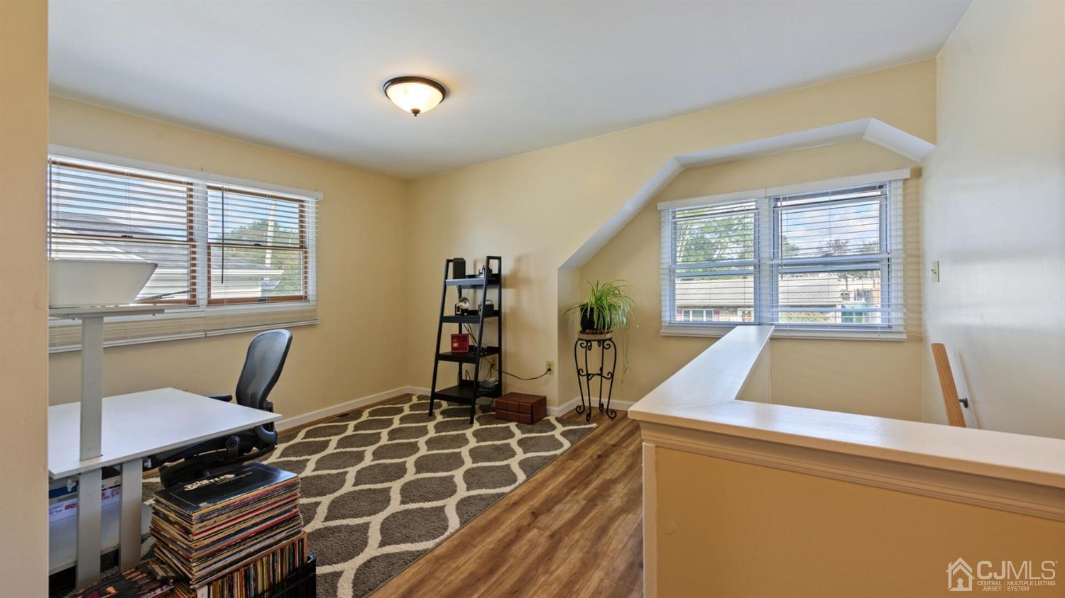 21 Highfield Road Colonia, NJ 07067 - Photo 11 of 26 2nd floor hallway - view 2