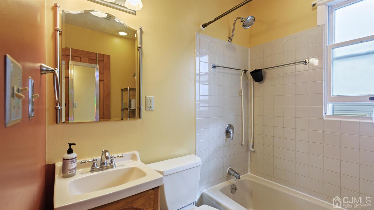 21 Highfield Road Colonia, NJ 07067 - Photo 22 of 26 Full bath 2