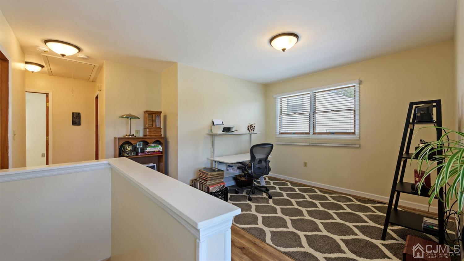 21 Highfield Road Colonia, NJ 07067 - Photo 10 of 26 2nd floor Hallway