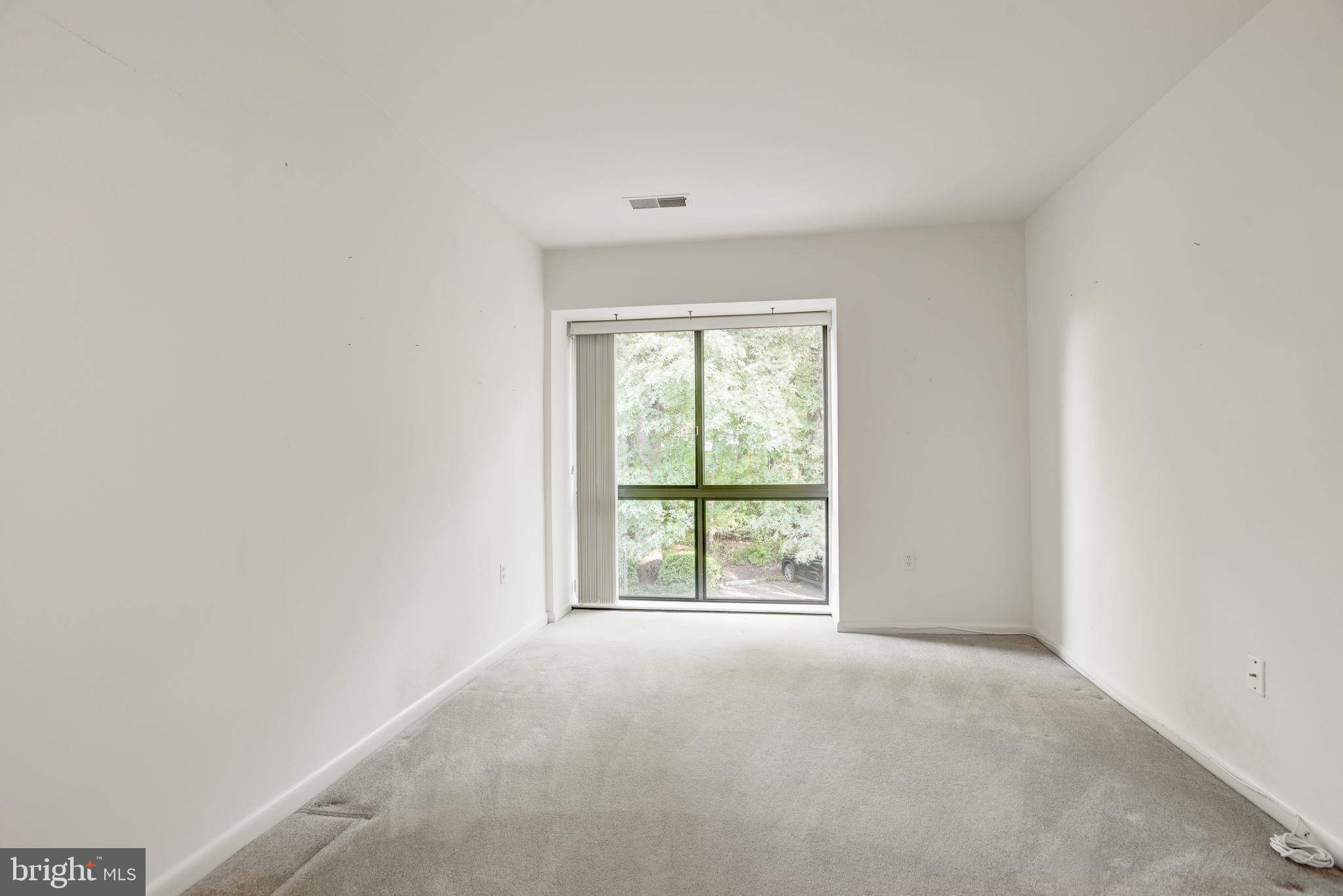 2025 Lakebreeze Way Reston, VA 20191 - Photo 23 of 48 an empty room with windows