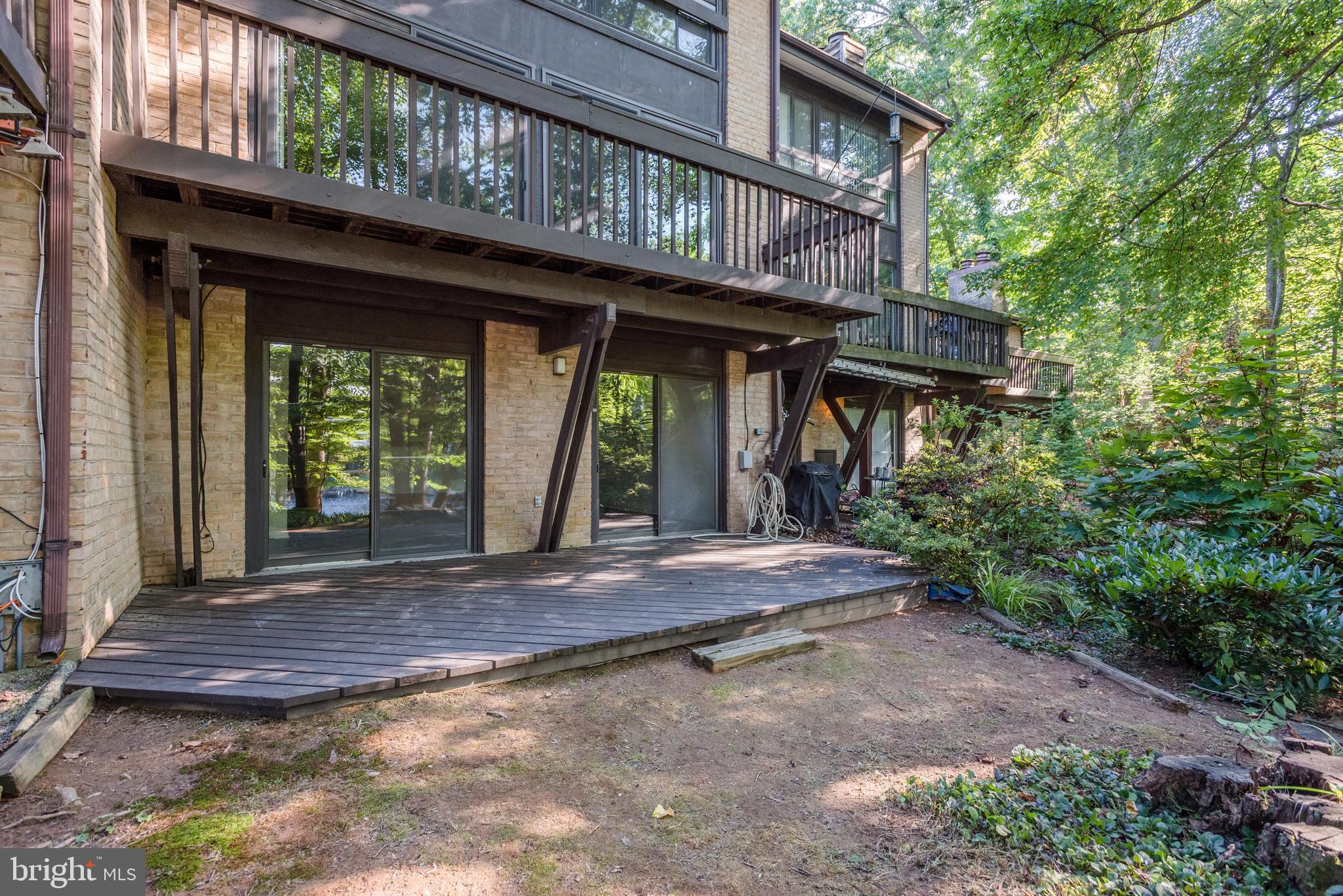 2025 Lakebreeze Way Reston, VA 20191 - Photo 42 of 48 a view of a house with backyard and porch