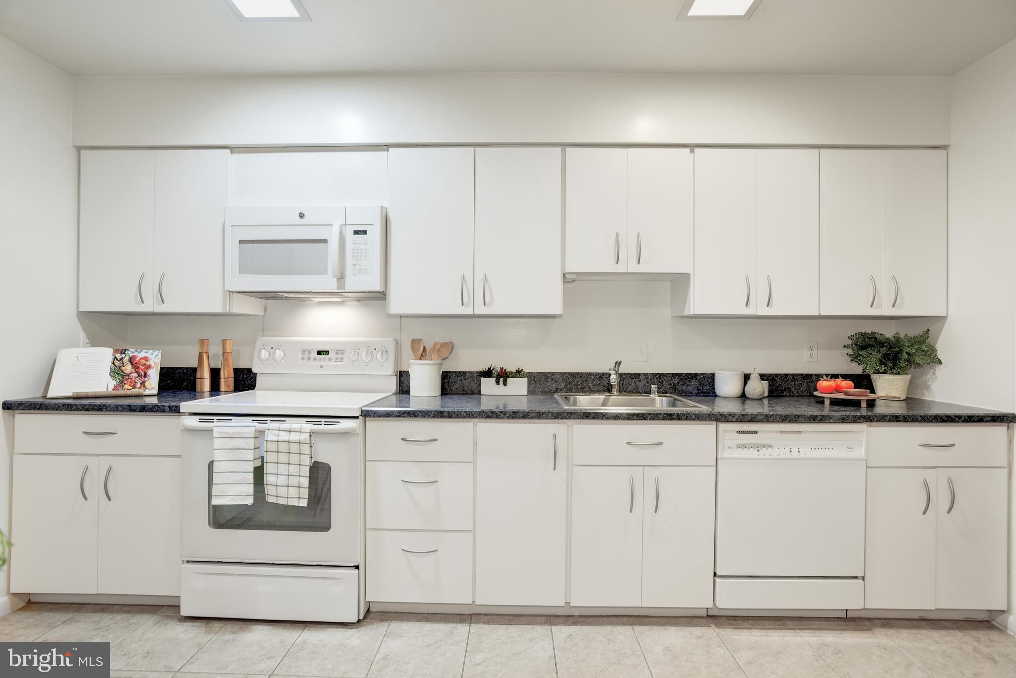2025 Lakebreeze Way Reston, VA 20191 - Photo 6 of 48 a kitchen with granite countertop white cabinets and white appliances