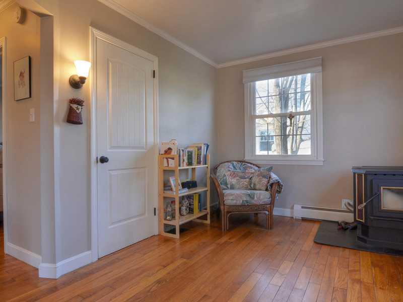 9 Farm Hill Road Cape Elizabeth, ME 04107 - Photo 10 of 14 Living Room.