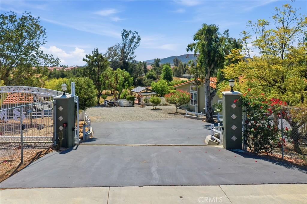 35780 Greer Road Murrieta, CA 92562 - Photo 55 of 56 Gated front entrance