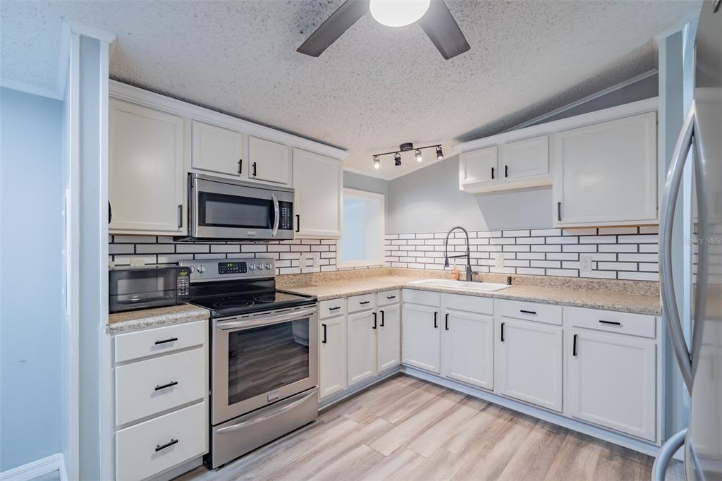 18832 Dorman Road Lithia, FL 33547 - Photo 11 of 48