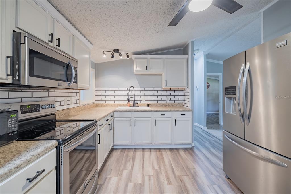 18832 Dorman Road Lithia, FL 33547 - Photo 10 of 48