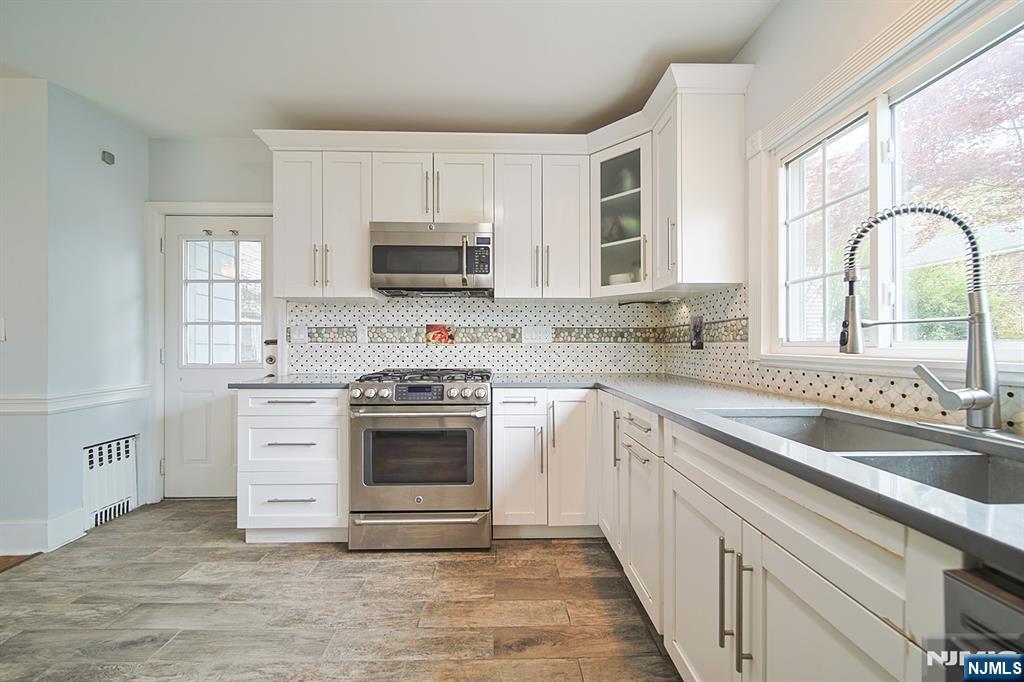 586 Hillside Street Ridgefield, NJ 07657 - Photo 25 of 46