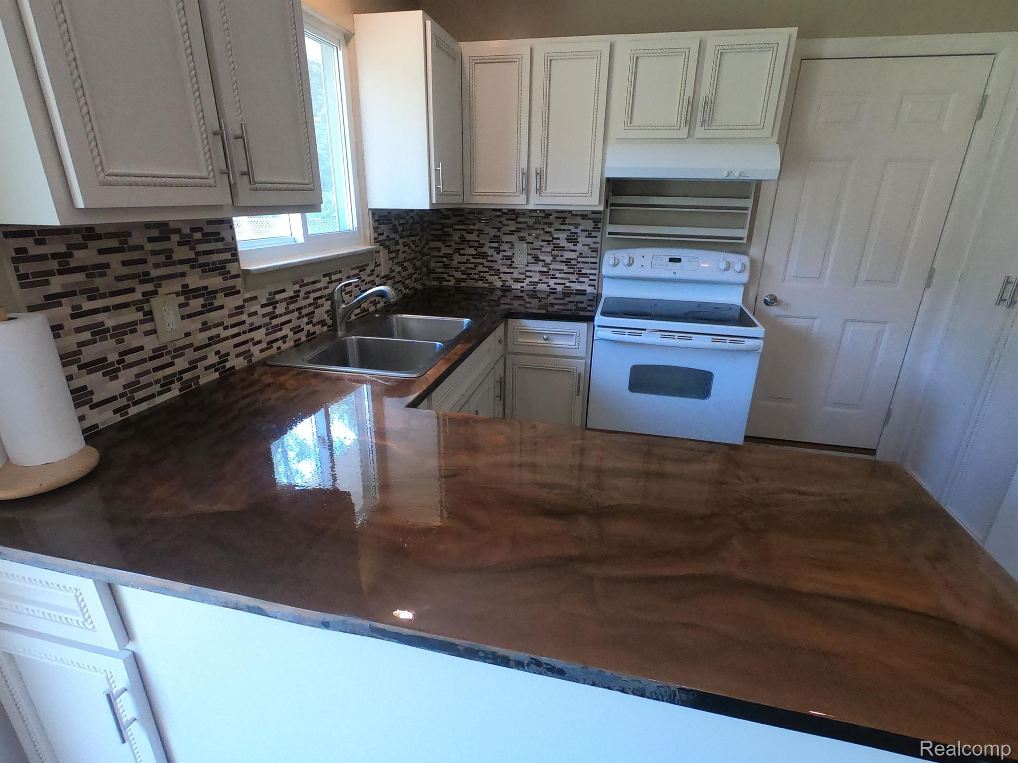 5472 Independence Colony Road Grand Blanc, MI 48439 - Photo 6 of 26 BRAND NEW Custom wood epoxy countertop June 2023