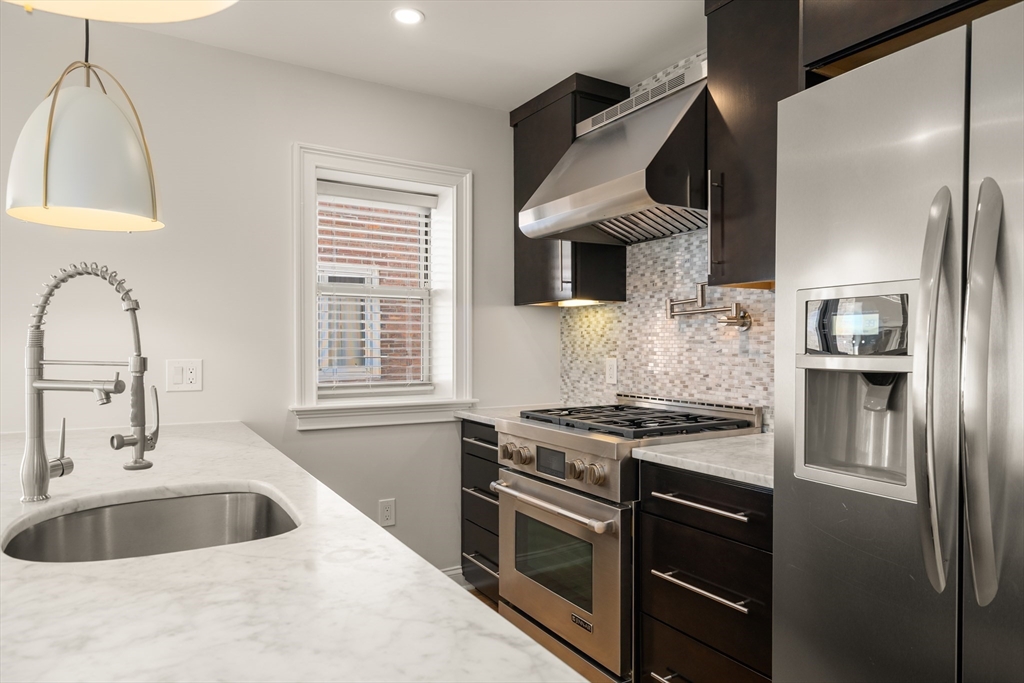 9 North Margin Street, Unit 2 Boston, MA 02113 - Photo 4 of 13