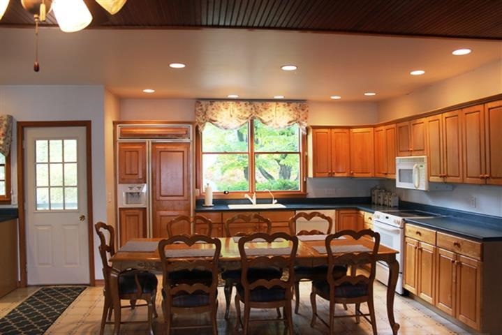 8686 East Hatchery Road Syracuse, IN 46567 - Photo 2 of 25 Gallery Image 2