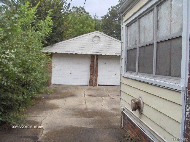 19966 Strathmoor Street Detroit, MI 48235 - Photo 3 of 18 HPIM3691