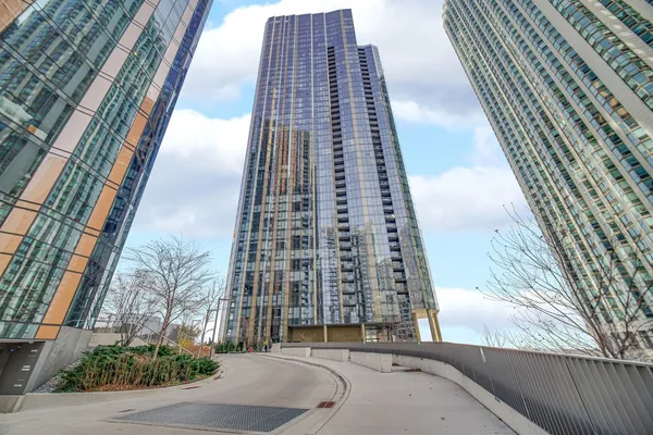 $3,300 | 211 North Harbor Drive, Unit 1005, Chicago, IL 60601