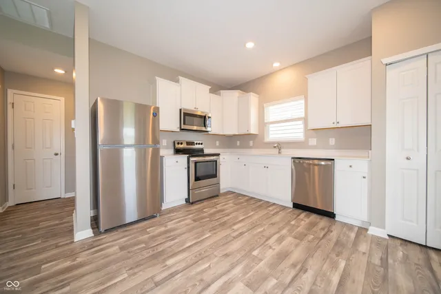 $2,350 | 7062 English Oak Drive, McCordsville, IN 46055