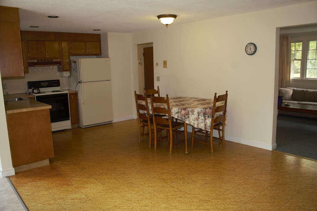 43 Woodmere Road Framingham, MA 01701 - Photo 5 of 22 Gallery Image 5