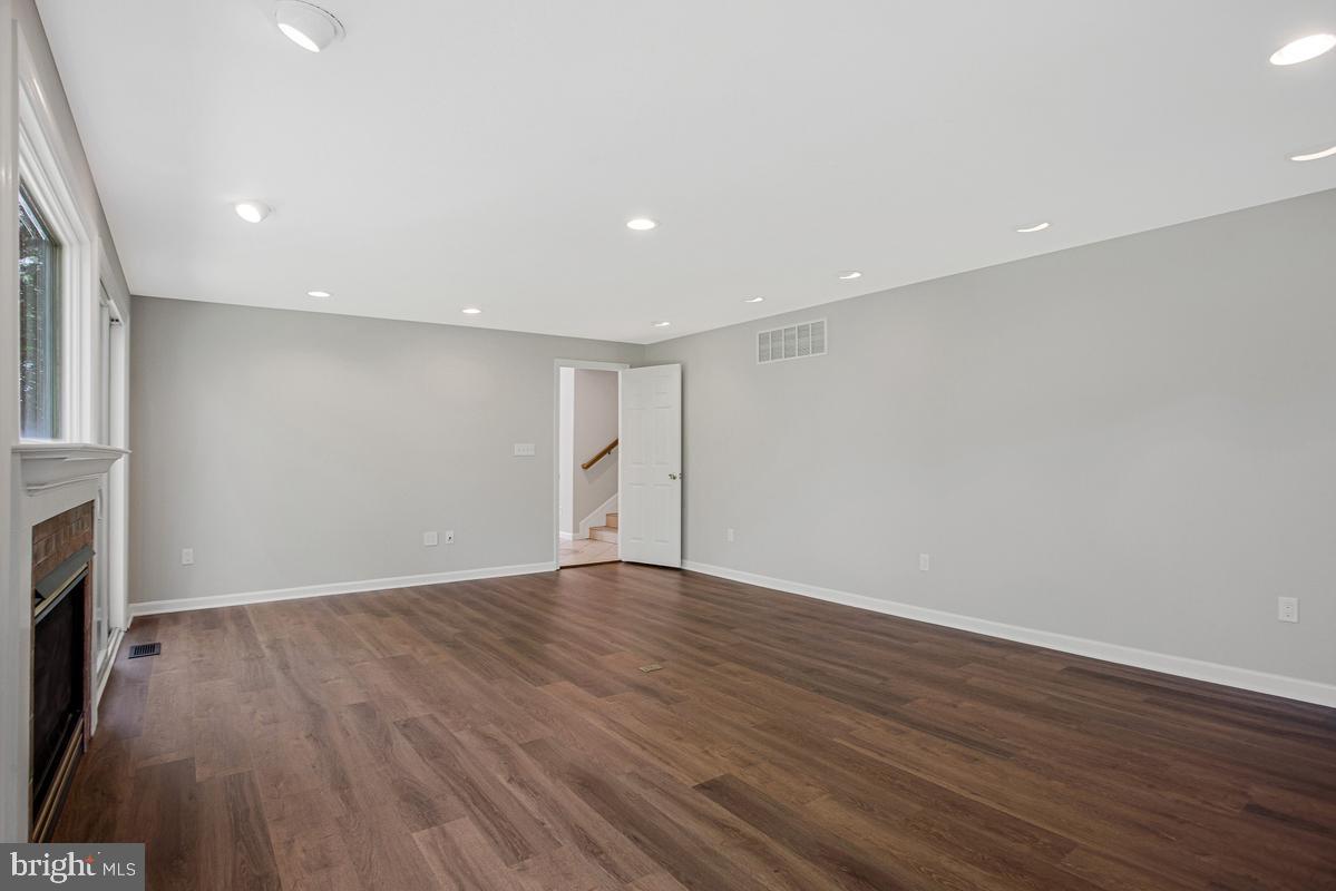 421 Edgewater Road Pasadena, MD 21122 - Photo 10 of 51 Family Room