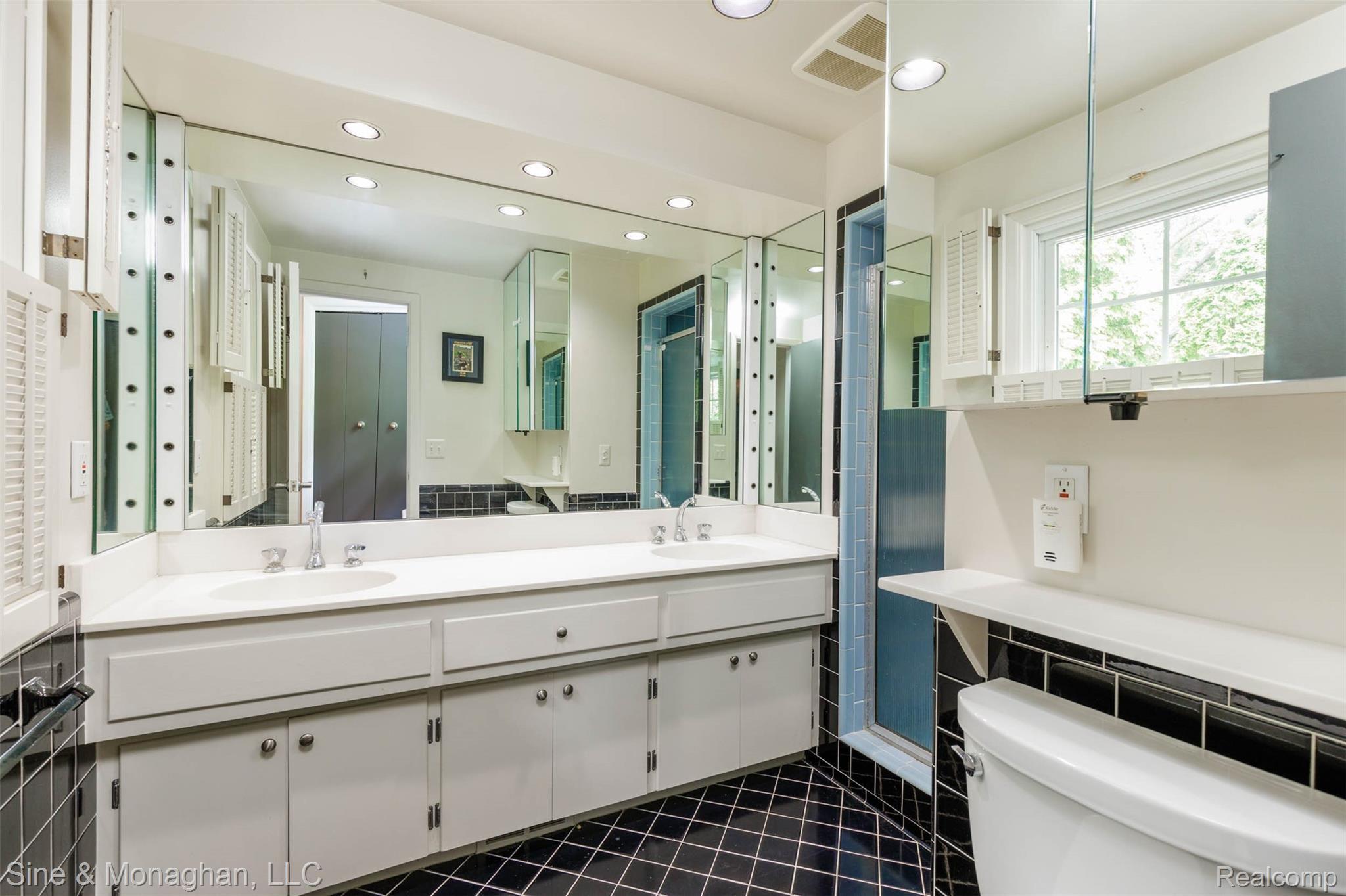 789 Trombley Road Grosse Pointe, MI 48230 - Photo 28 of 41 Full Bathroom