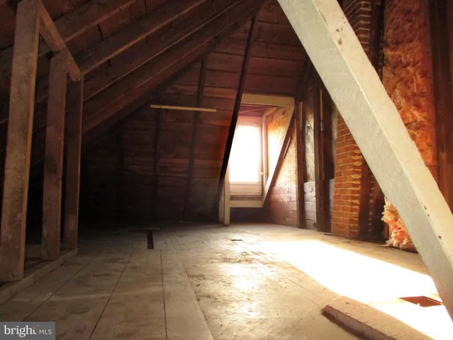 a view of backyard with window and entryway