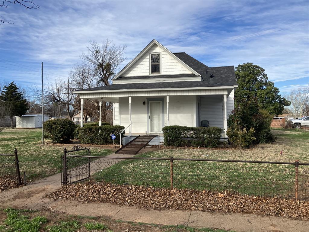 109 North Foley Street Seymour, TX 76380 - Photo 1 of 30