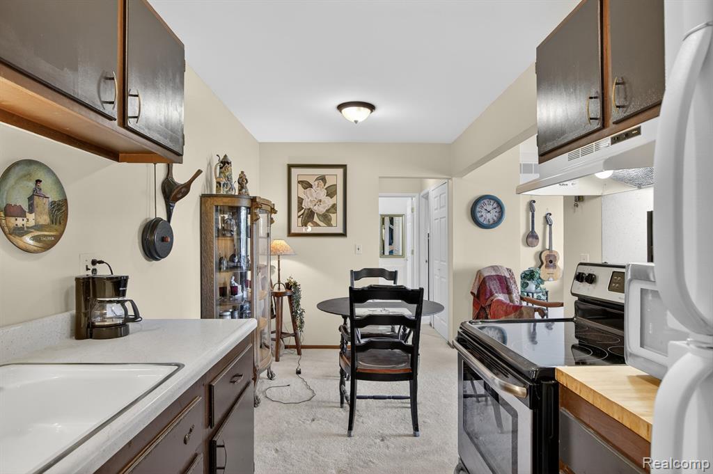 24111 Meridian Road, Unit 116 Grosse Ile, MI 48138 - Photo 14 of 26