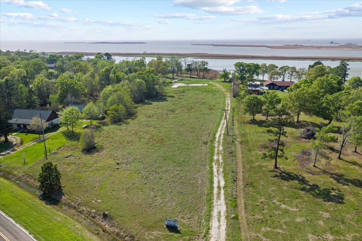 0 South Main Street Anahuac, TX 77514 - Photo 10 of 14 a view of a garden