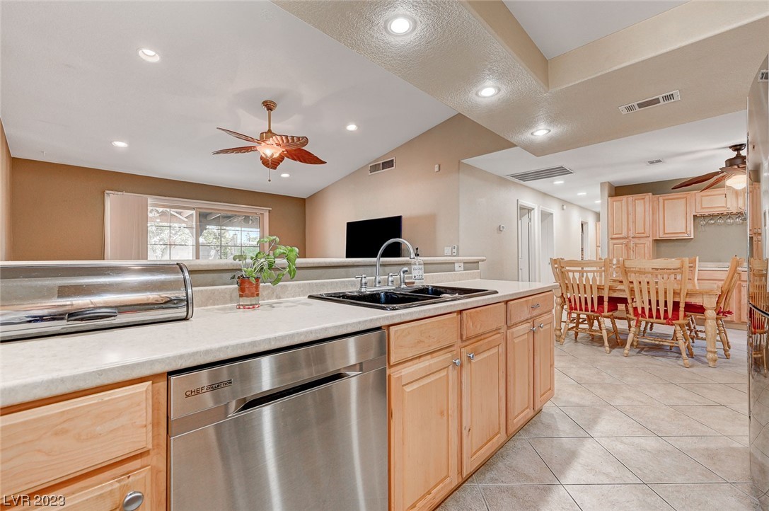 3236 South Lindell Road Las Vegas, NV 89146 - Photo 9 of 35 Gallery Image 9