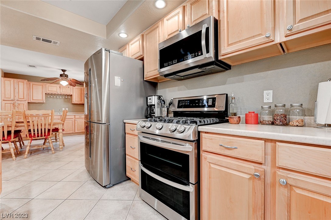 3236 South Lindell Road Las Vegas, NV 89146 - Photo 10 of 35 Gallery Image 10