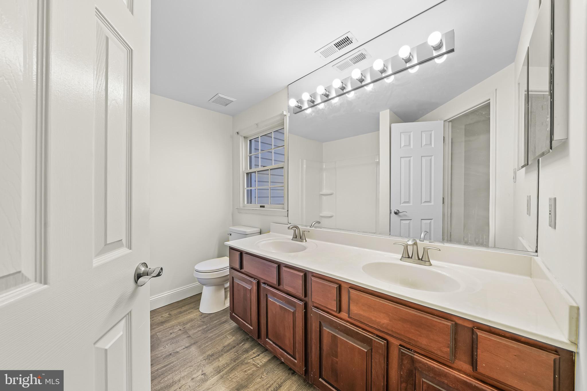 1609 Briggs Chaney Road Silver Spring, MD 20905 - Photo 25 of 43 hallway bath on upper level