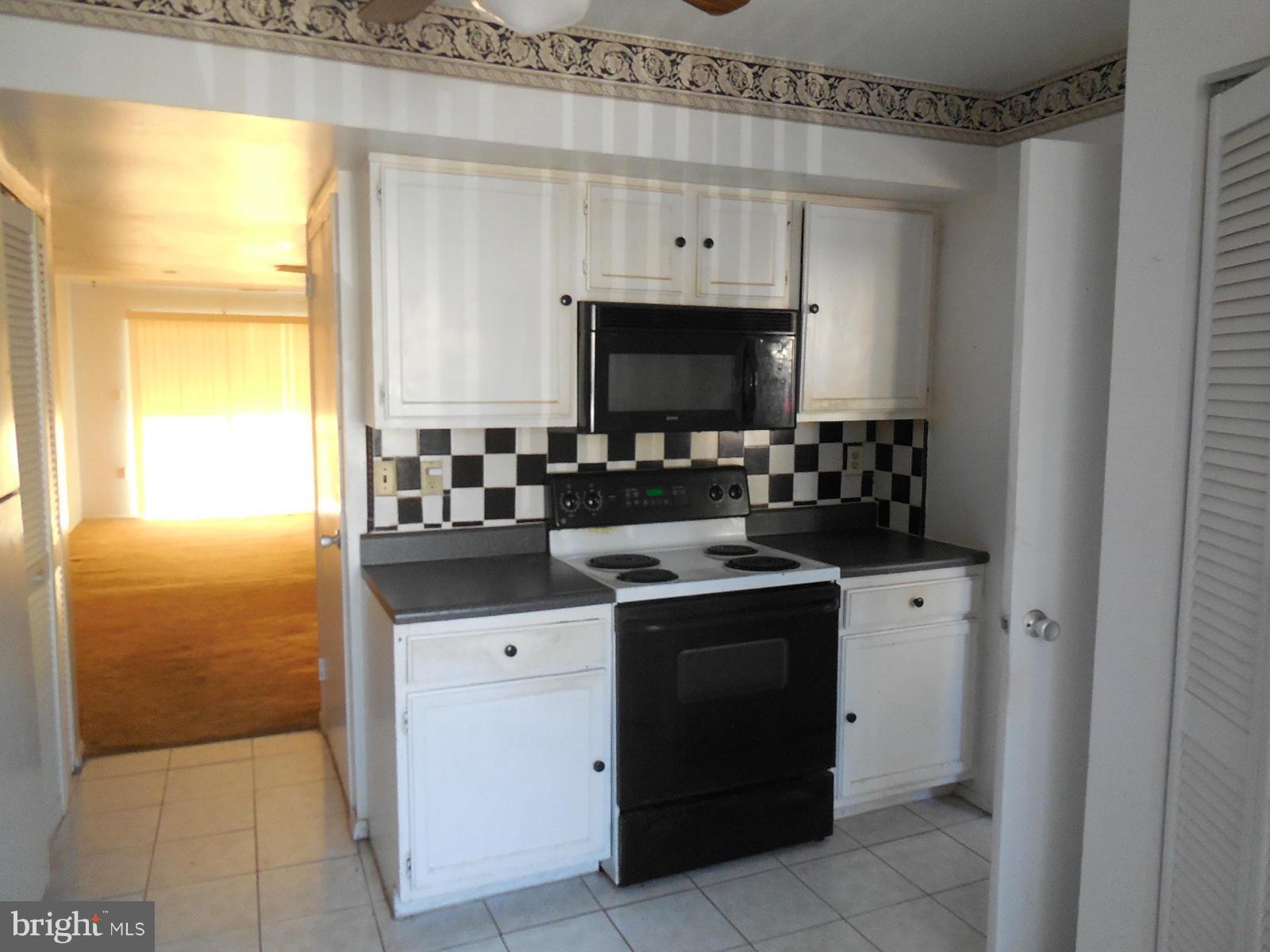 9652 Horizon Run Road, Unit 19B Gaithersburg, MD 20886 - Photo 4 of 15 Kitchen