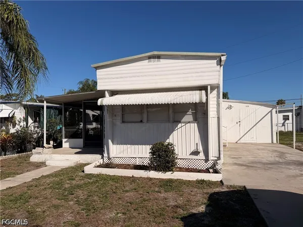 $895 | 121 Coachlight Lane, North Fort Myers, FL 33917