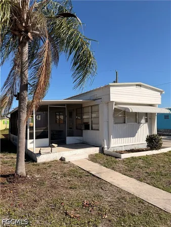 $895 | 121 Coachlight Lane, North Fort Myers, FL 33917